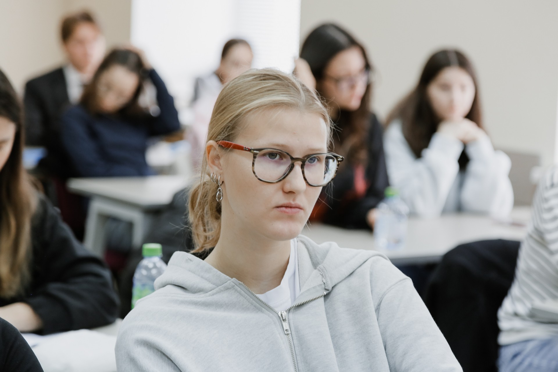 ������-�����