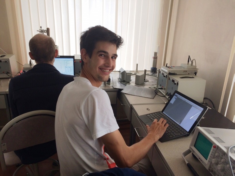 Innsbruck students learn to turn chemical elements