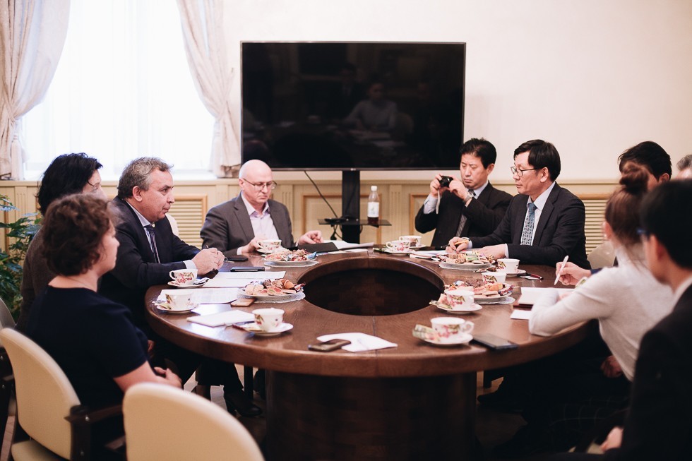 ИМО КФУ принял делегацию университета Синхай. Фотоотчет. ИМО КФУ принял делегацию университета Синхай. Фотоотчет.