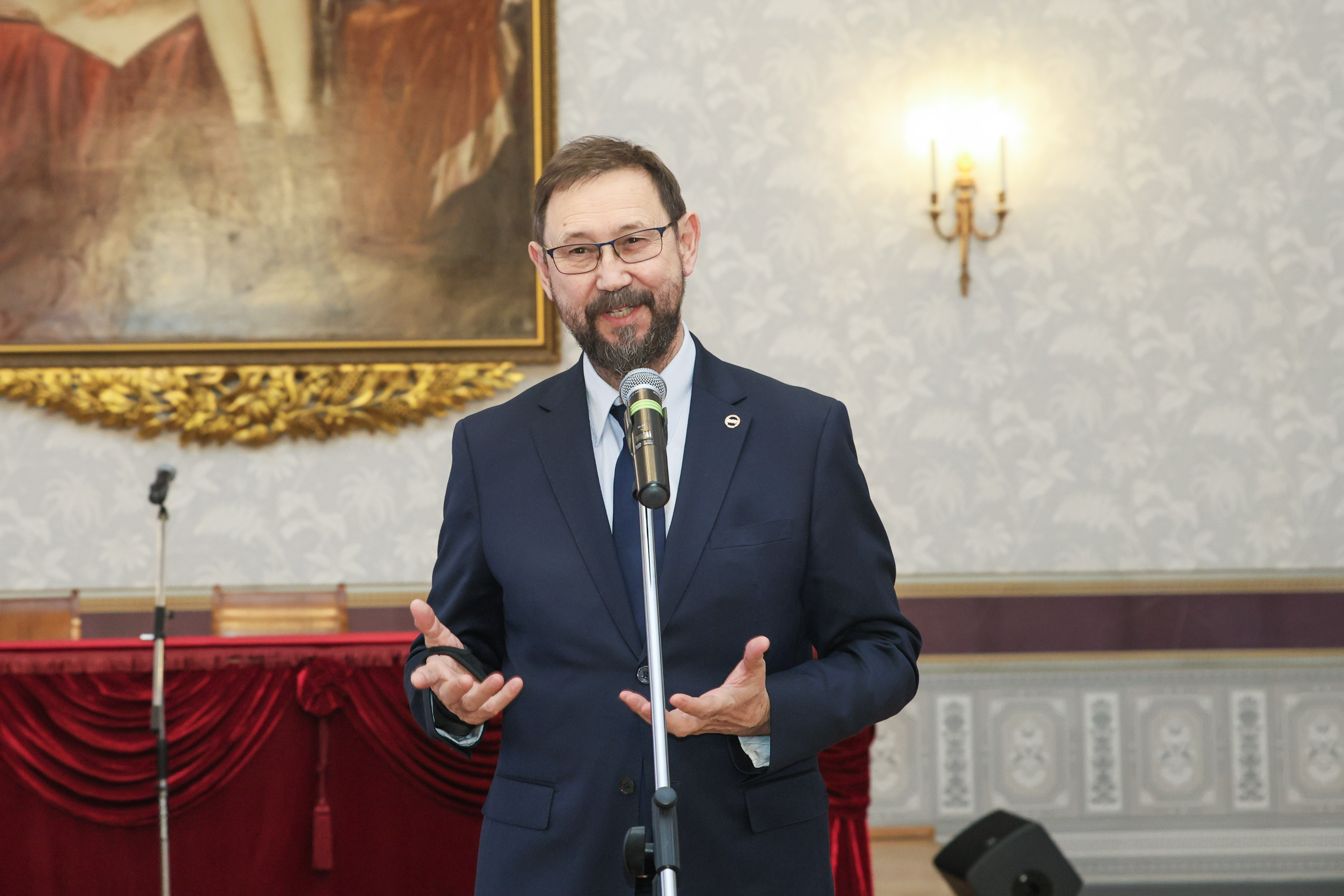 Ректор КФУ Ленар Сафин: 'Женщины приносят в этот мир гармонию, нежность, красоту и самое сильное, чистое, бескорыстное чувство ? безусловную материнскую любовь' Ректор КФУ Ленар Сафин: 'Женщины приносят в этот мир гармонию, нежность, красоту и самое сильное, чистое, бескорыстное чувство ? безусловную материнскую любовь'