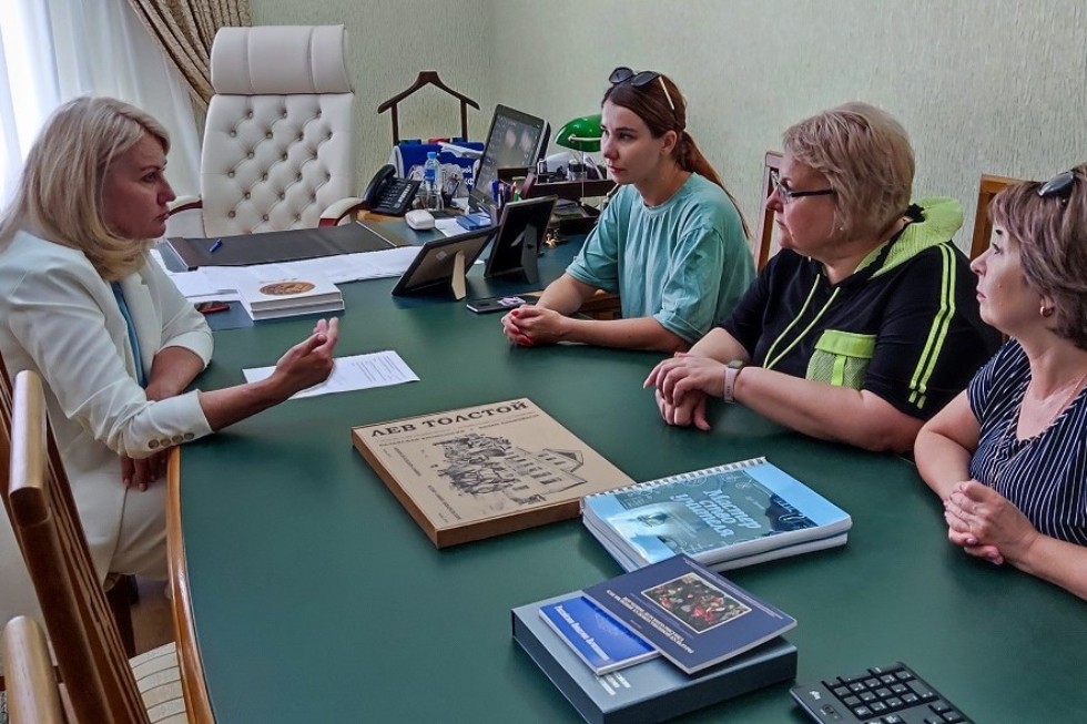 Директор Елабужского института КФУ встретилась с учителями из Канта, Республика Киргизия ,Елабужский институт КФУ