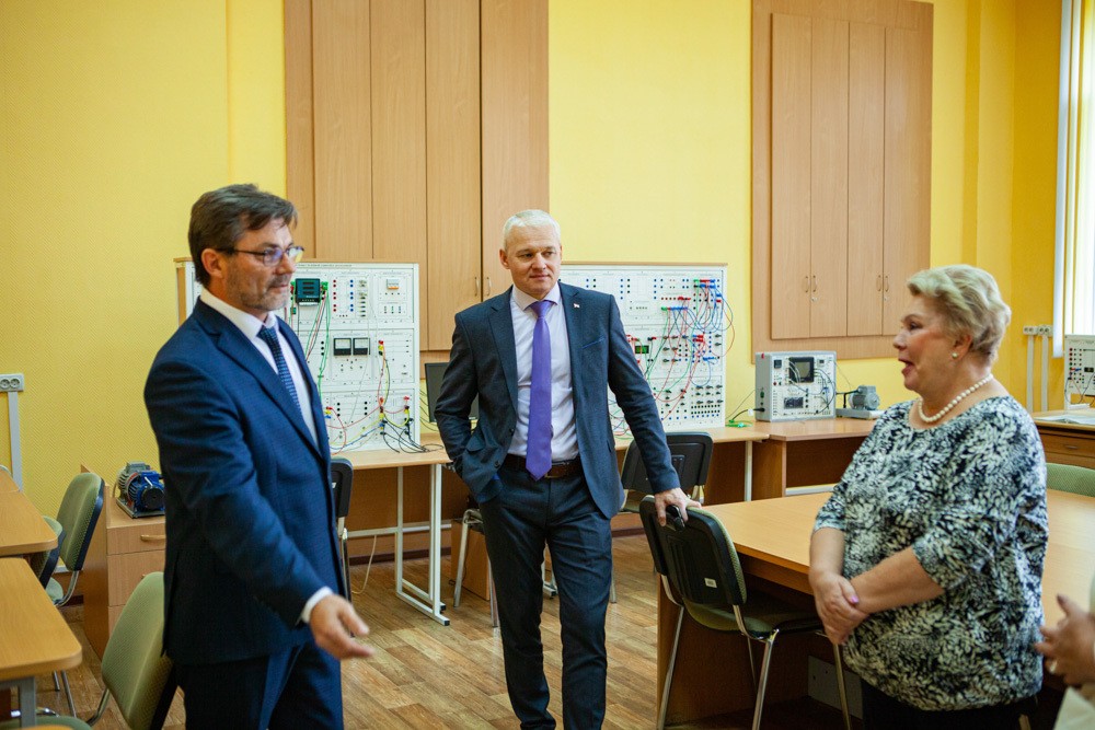 IX ������������ ������: ������� (����)