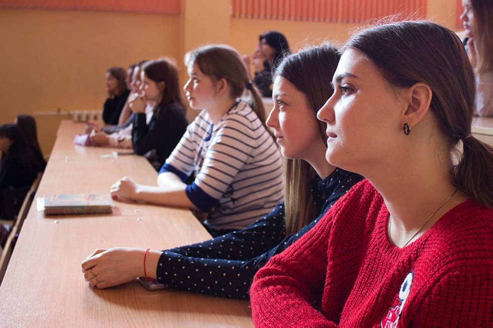 Лев Толстой 'против течения': нравственные уроки творчества писателя обсудили в Елабужском институте КФУ Лев Толстой 'против течения': нравственные уроки творчества писателя обсудили в Елабужском институте КФУ