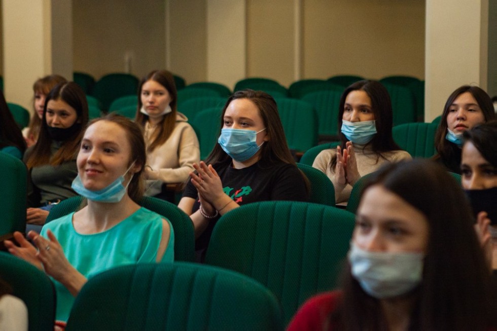 Встреча студентов Елабужского института КФУ с Алмазом Хамзиным Встреча студентов Елабужского института КФУ с Алмазом Хамзиным