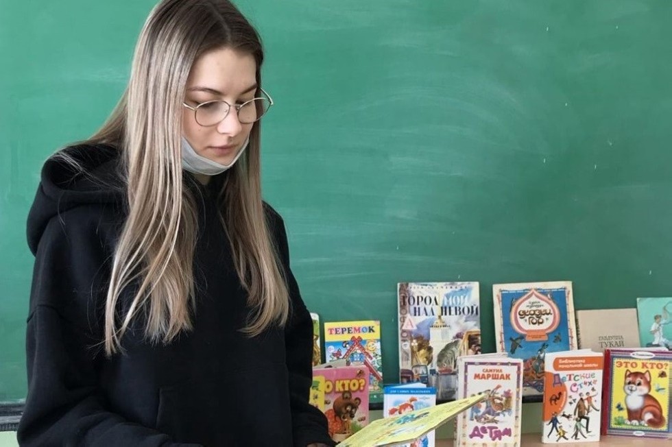 Кураторский час на тему 'Формирование культуры восприятия поэтической лирики' Кураторский час на тему 'Формирование культуры восприятия поэтической лирики'