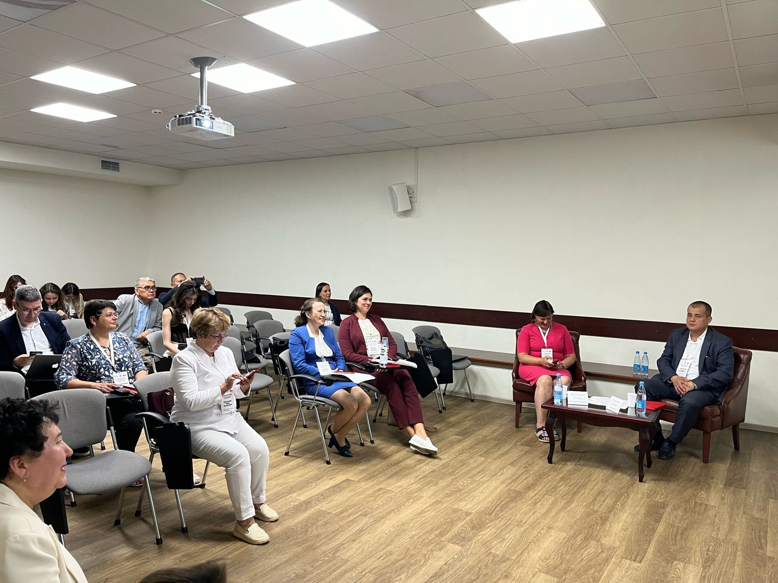 Заседание Симпозиума 'Мигранты в образовании: от проблем ? к решениям' Заседание Симпозиума 'Мигранты в образовании: от проблем ? к решениям'