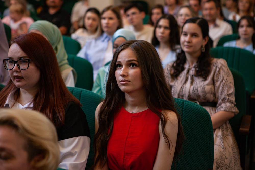 Дан старт вручению дипломов бакалаврам и магистрам Елабужского института КФУ Дан старт вручению дипломов бакалаврам и магистрам Елабужского института КФУ