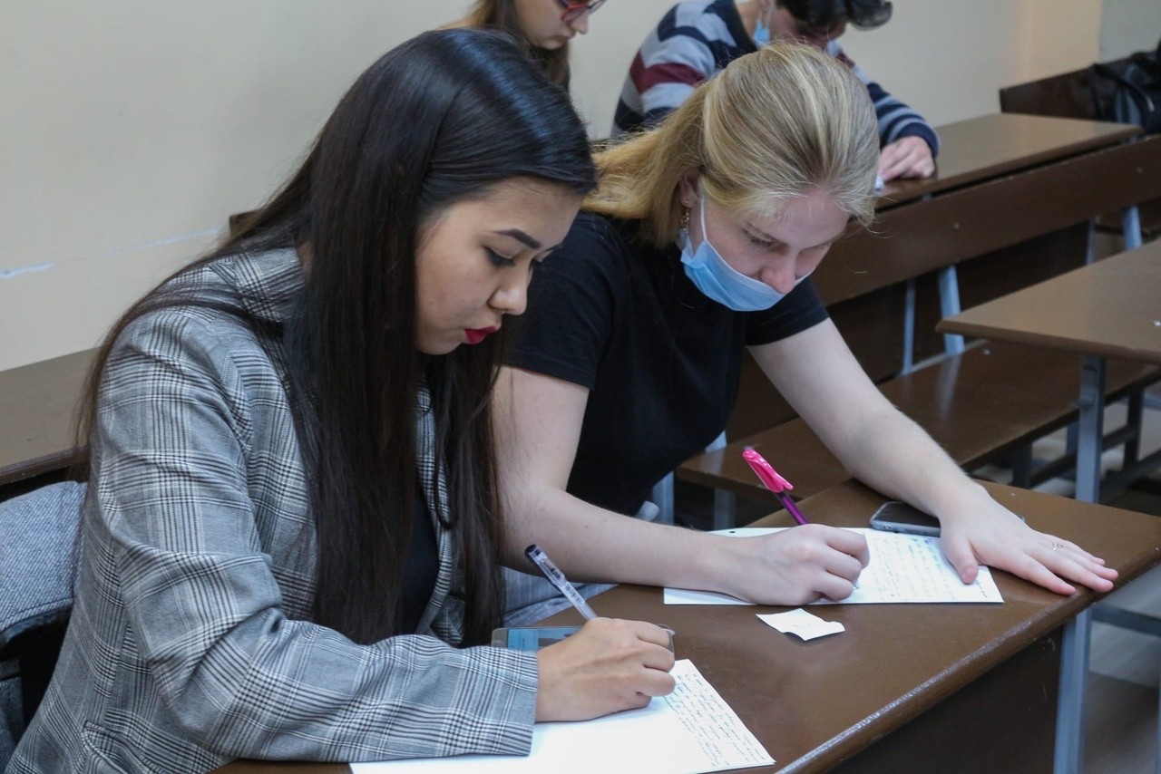 Дискуссионный клуб 'Политсковородка' КФУ провёл VIII Турнир по парламентским дебатам Дискуссионный клуб 'Политсковородка' КФУ провёл VIII Турнир по парламентским дебатам