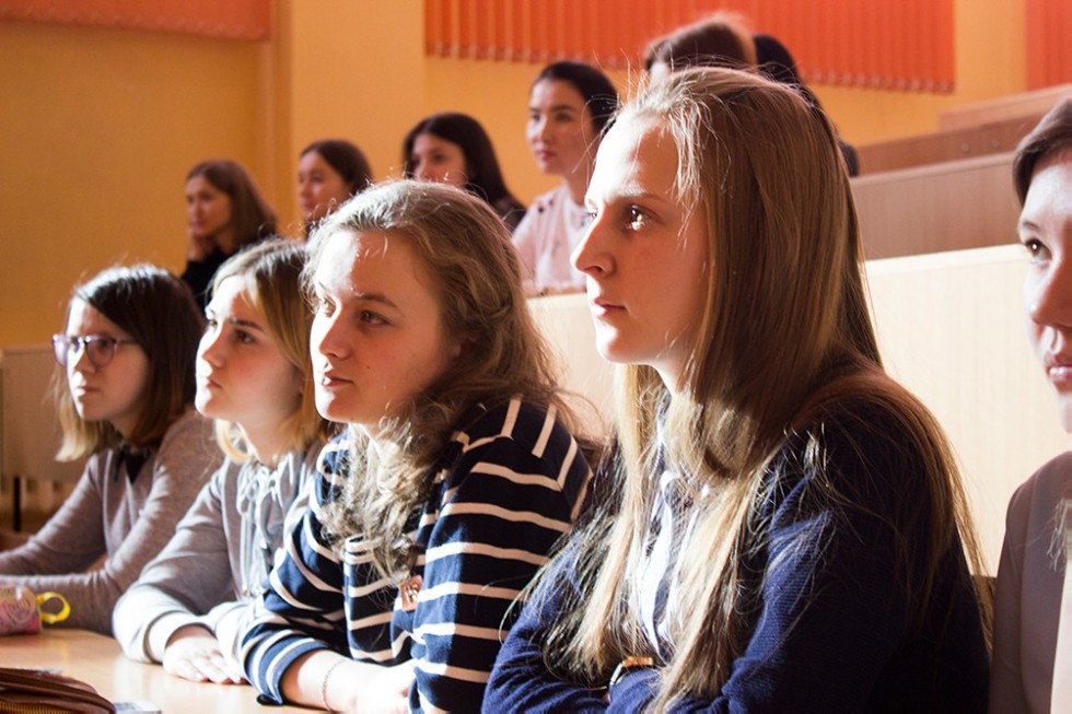 Лев Толстой 'против течения': нравственные уроки творчества писателя обсудили в Елабужском институте КФУ Лев Толстой 'против течения': нравственные уроки творчества писателя обсудили в Елабужском институте КФУ