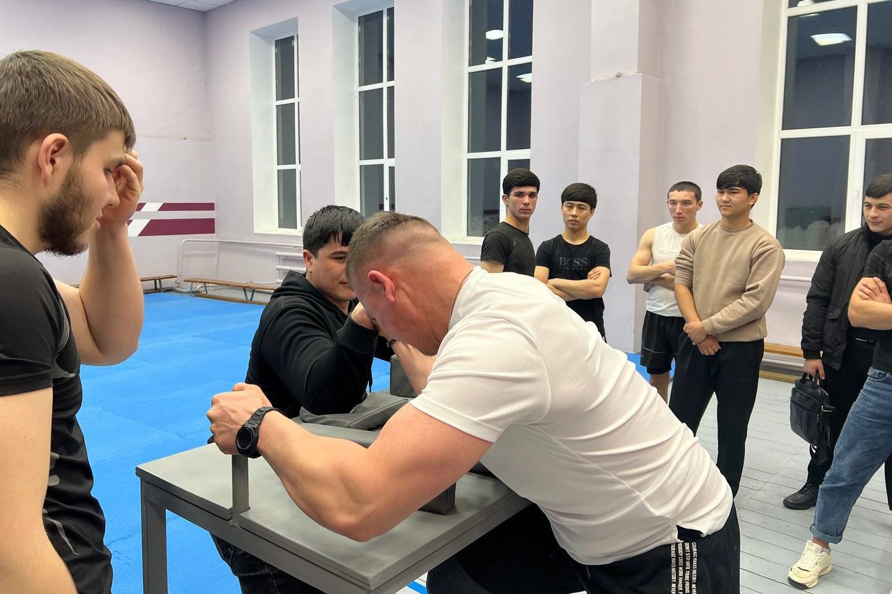 В Елабужском институте КФУ определили лучших армрестлеров В Елабужском институте КФУ определили лучших армрестлеров