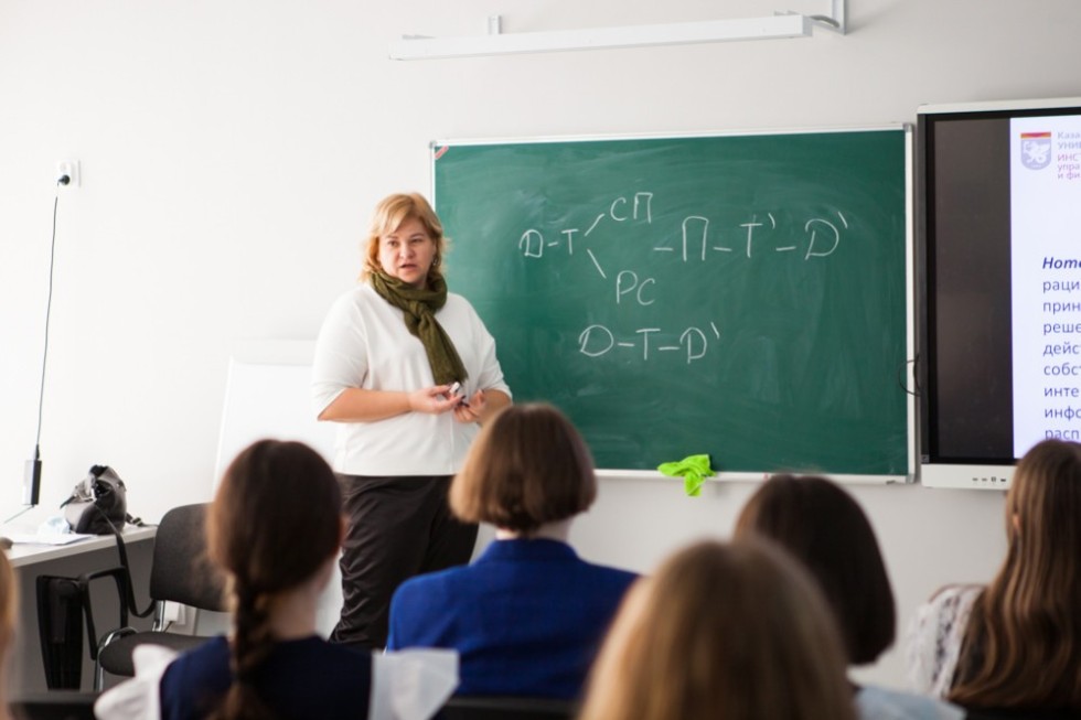 Встреча студентов Елабужского института и учеников 'Университетской' школы с преподавателями из Казани Встреча студентов Елабужского института и учеников 'Университетской' школы с преподавателями из Казани