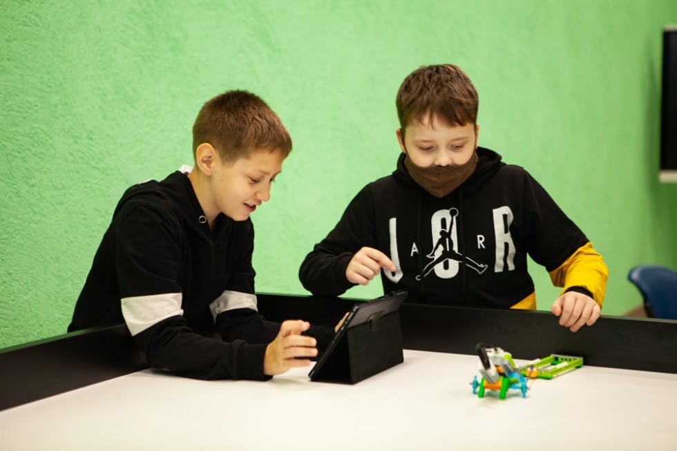 ����������