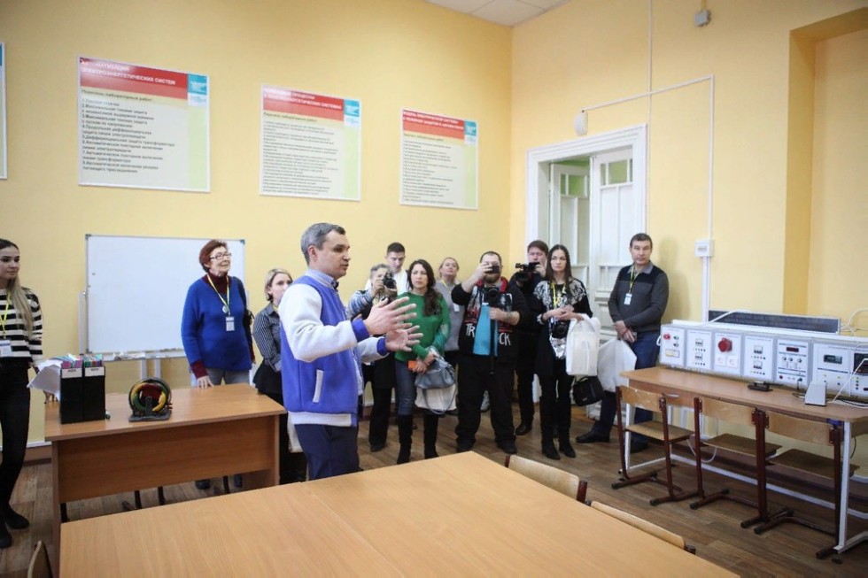 В Елабужском институте КФУ прошёл пресс-тур с участием представителей СМИ и блогеров В Елабужском институте КФУ прошёл пресс-тур с участием представителей СМИ и блогеров