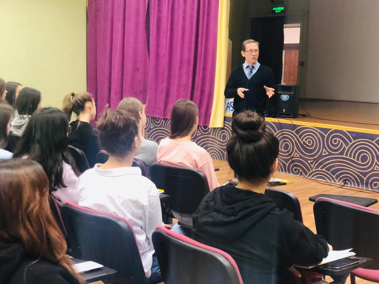 Представители Института международных отношений провели профориентационную встречу с участниками Школы Представители Института международных отношений провели профориентационную встречу с участниками Школы