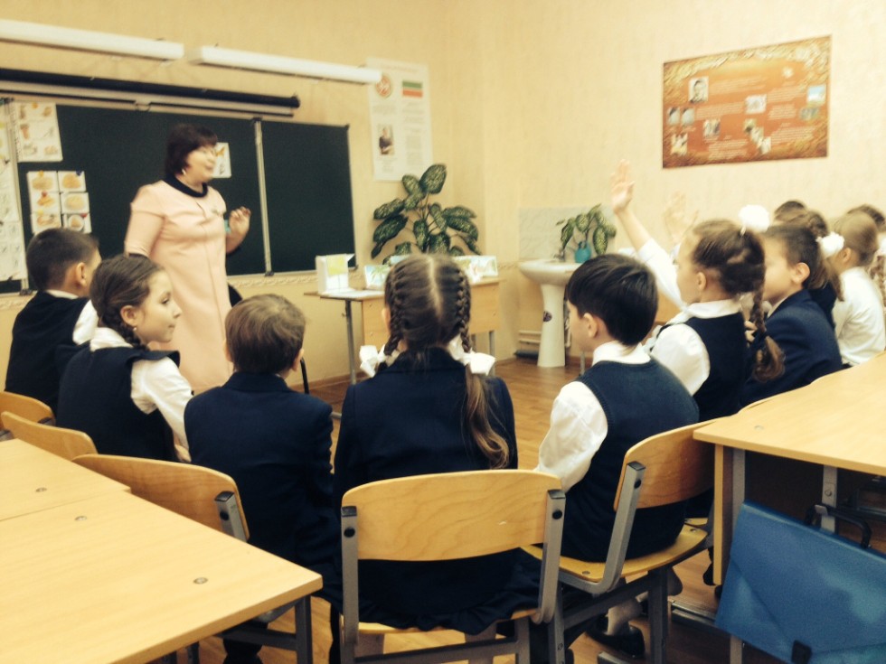 Белемнәрен камилләштерергә килгән укытучылар стажировкада Белемнәрен камилләштерергә килгән укытучылар стажировкада