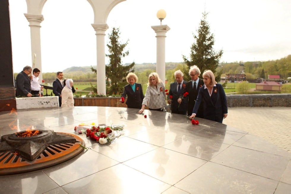 'Поклонимся великим тем годам': День Победы встретили в Елабужском институте КФУ 'Поклонимся великим тем годам': День Победы встретили в Елабужском институте КФУ