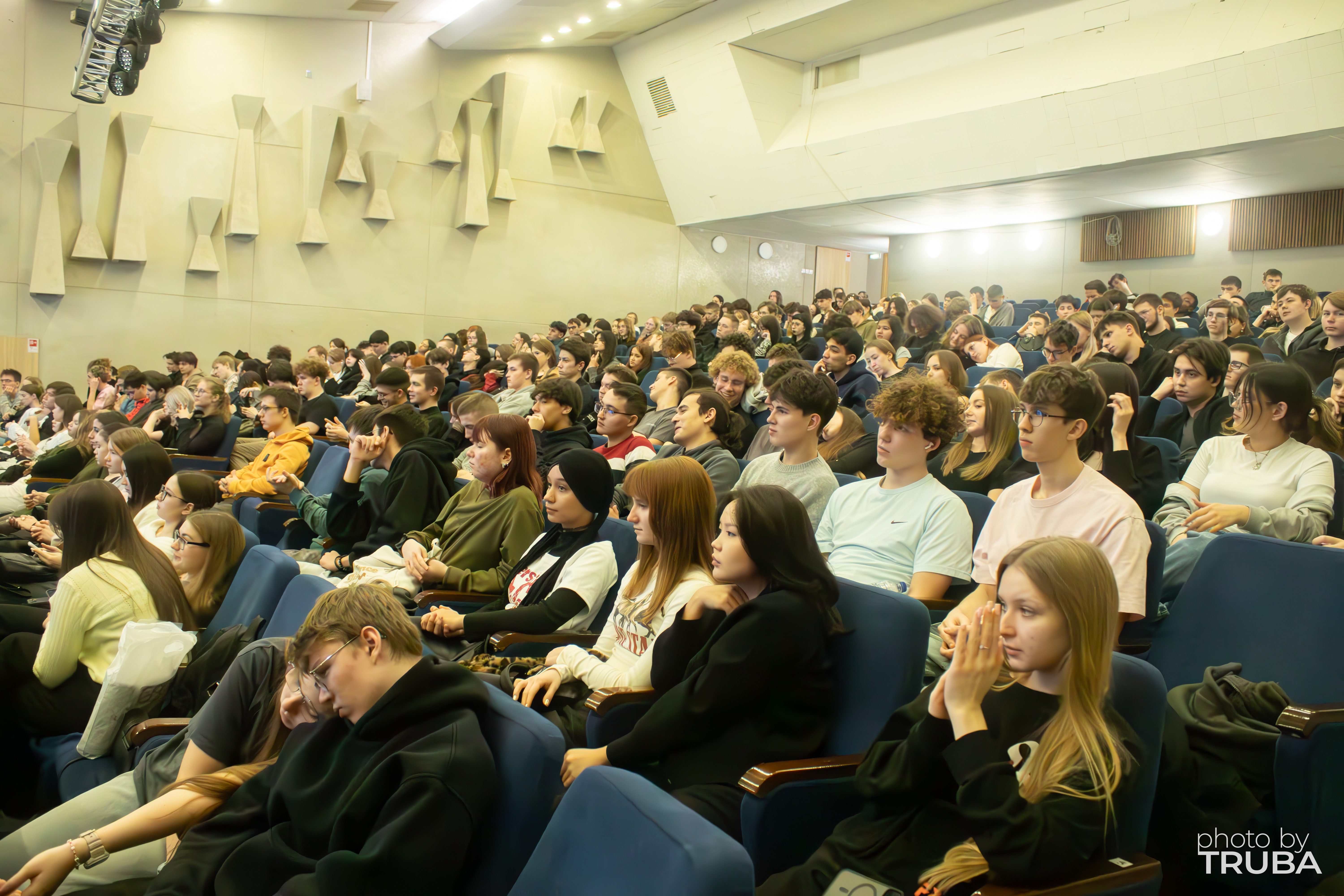 В Институте физики КФУ прошел фестиваль 'Открывая мир науки' В Институте физики КФУ прошел фестиваль 'Открывая мир науки'