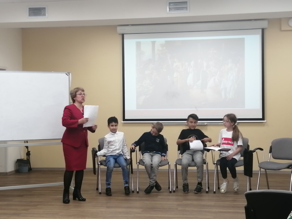 В детском театре КФУ 'Радуга' юные актеры работают над новым спектаклем В детском театре КФУ 'Радуга' юные актеры работают над новым спектаклем