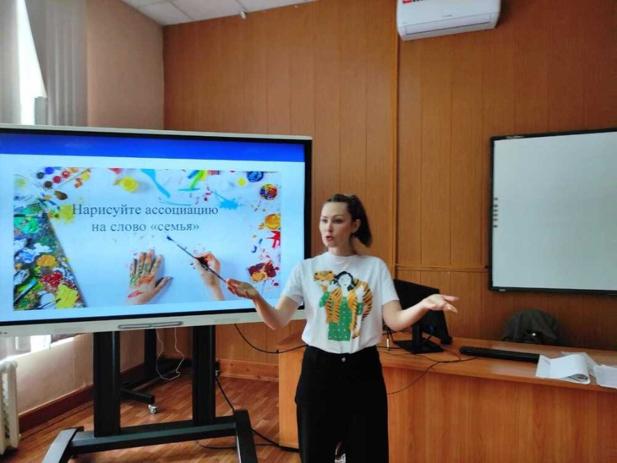 Преподаватели Елабужского института КФУ продолжают работу со школьниками психолого-педагогических классов г. Елабуги Преподаватели Елабужского института КФУ продолжают работу со школьниками психолого-педагогических классов г. Елабуги