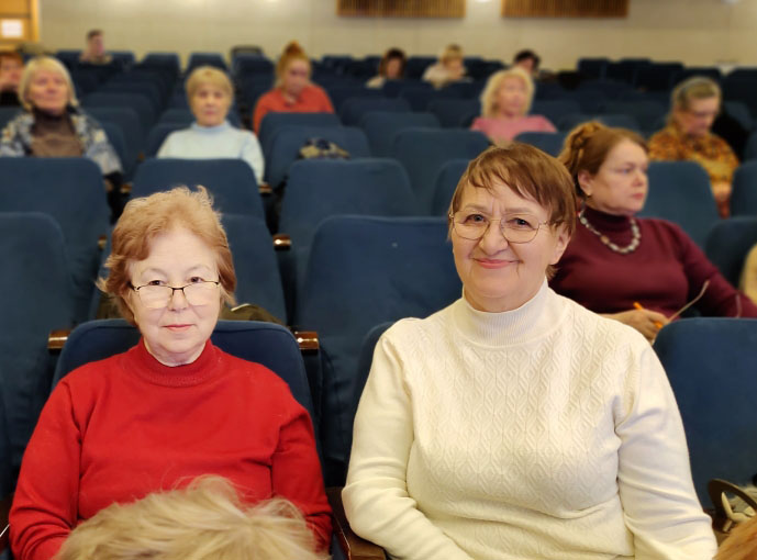 Студенты серебряного возраста продолжают знакомство с историей Казани Студенты серебряного возраста продолжают знакомство с историей Казани