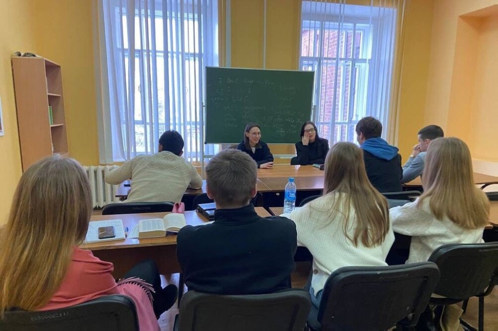 Интерактивные встречи студентов старших курсов с первокурсниками 'Институтские истории' Интерактивные встречи студентов старших курсов с первокурсниками 'Институтские истории'