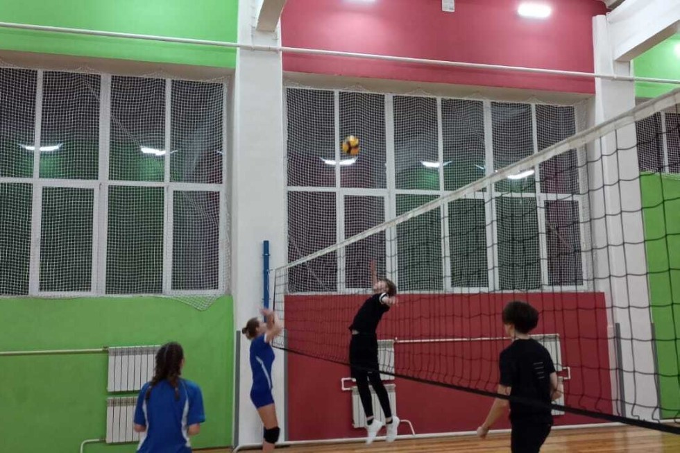 Товарищеская встреча по волейболу между командами ЕИ КФУ и ОШ 'Университетская' ,Елабужский институт КФУ