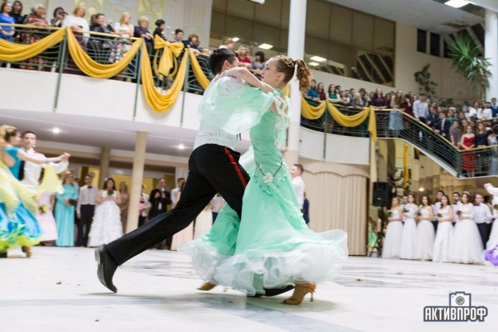 Торжественный бал в честь Дня рождения университета прошел в Елабужском институте КФУ Торжественный бал в честь Дня рождения университета прошел в Елабужском институте КФУ