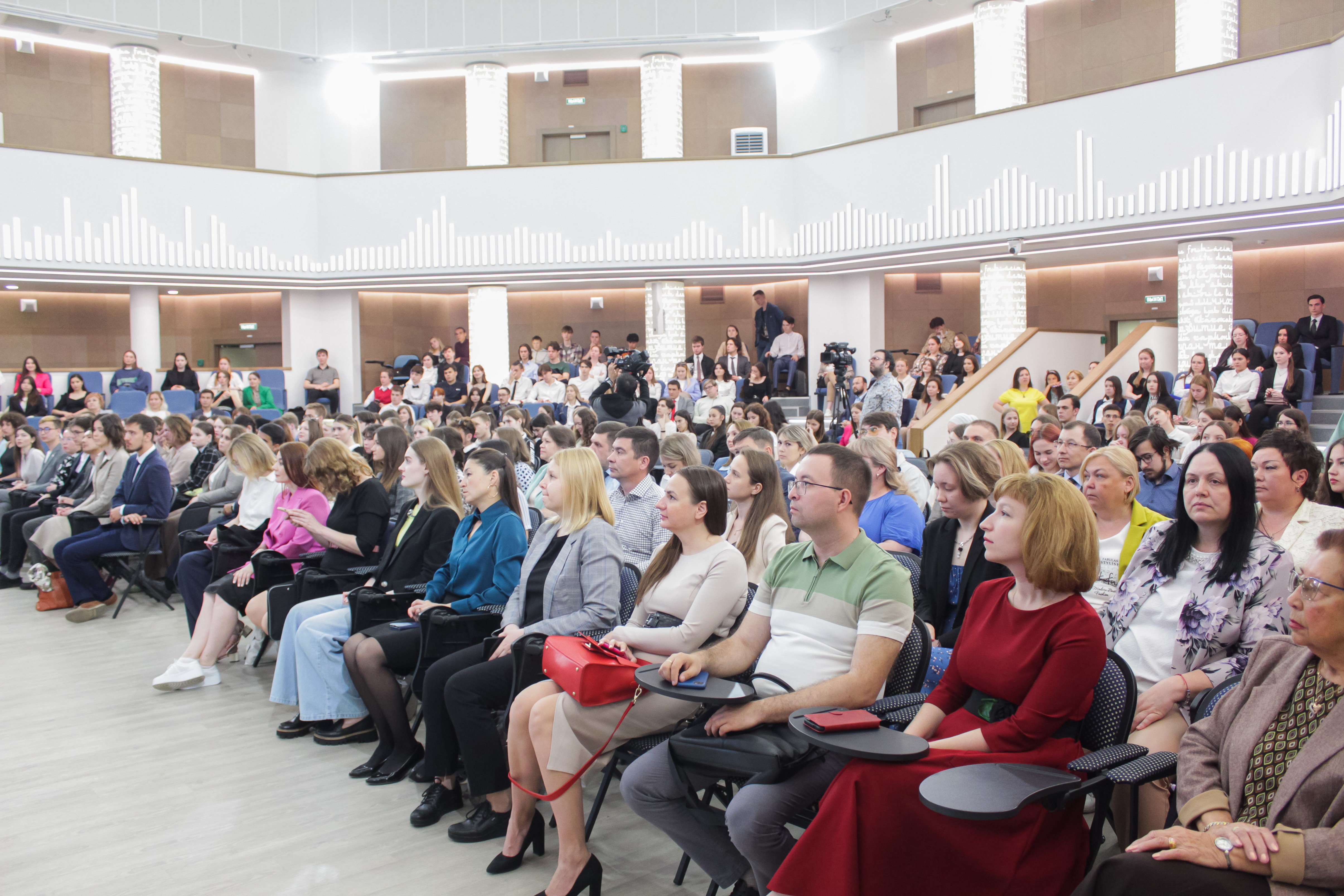В КФУ чествовали победителей и призеров сразу нескольких конкурсов В КФУ чествовали победителей и призеров сразу нескольких конкурсов