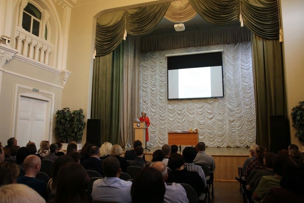 В Елабужском институте КФУ обсудили планы на новый учебный год В Елабужском институте КФУ обсудили планы на новый учебный год