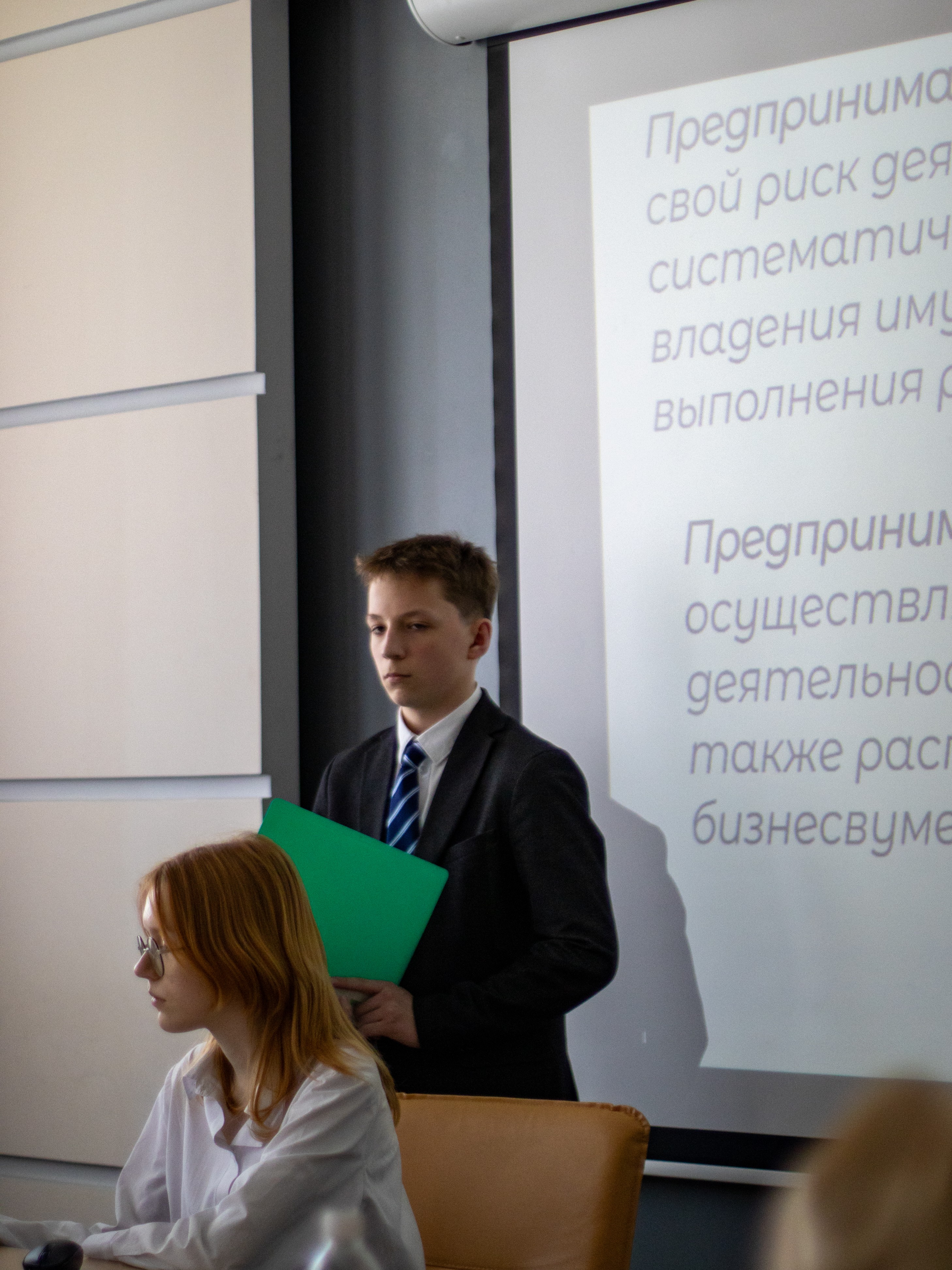 ����� V ������������� ������-������������ ����������� �������������� � ��������� 