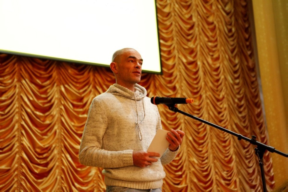 Общество живых поэтов на сцене Елабужского института КФУ Общество живых поэтов на сцене Елабужского института КФУ