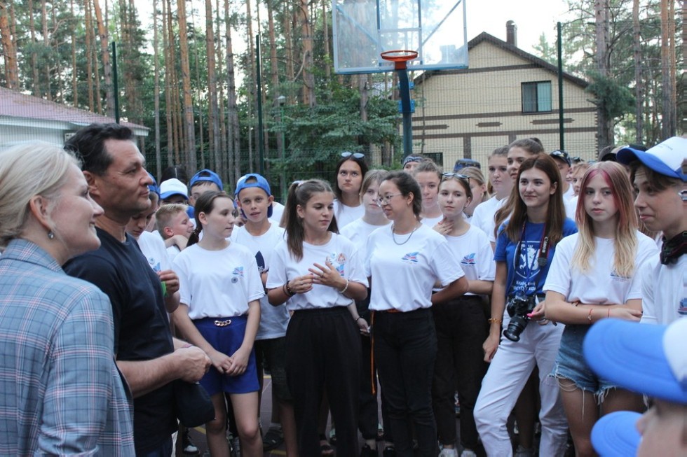 Директор Елабужского института КФУ и глава Елабужского муниципального района посетили 'Университетскую смену' Директор Елабужского института КФУ и глава Елабужского муниципального района посетили 'Университетскую смену'