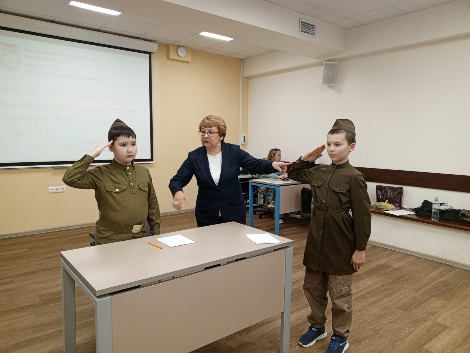 В детском театре Казанского федерального университета 'Радуга' проходят репетиции спектакля о Великой Отечественной войне В детском театре Казанского федерального университета 'Радуга' проходят репетиции спектакля о Великой Отечественной войне