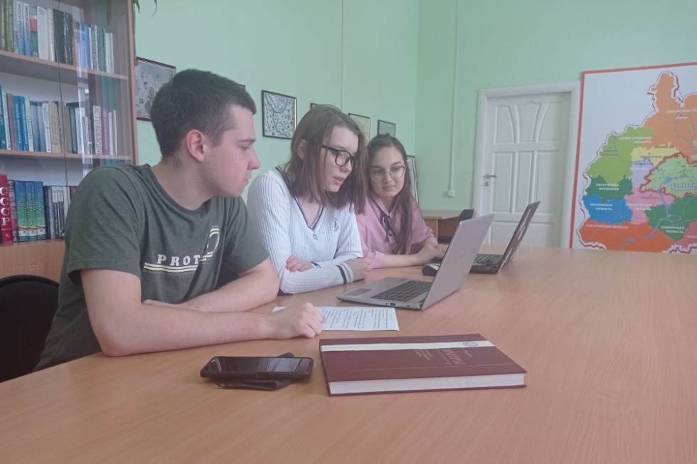 Студенты Археологического кружка приняли участие в работе VI международного Молодежного конвента Студенты Археологического кружка приняли участие в работе VI международного Молодежного конвента