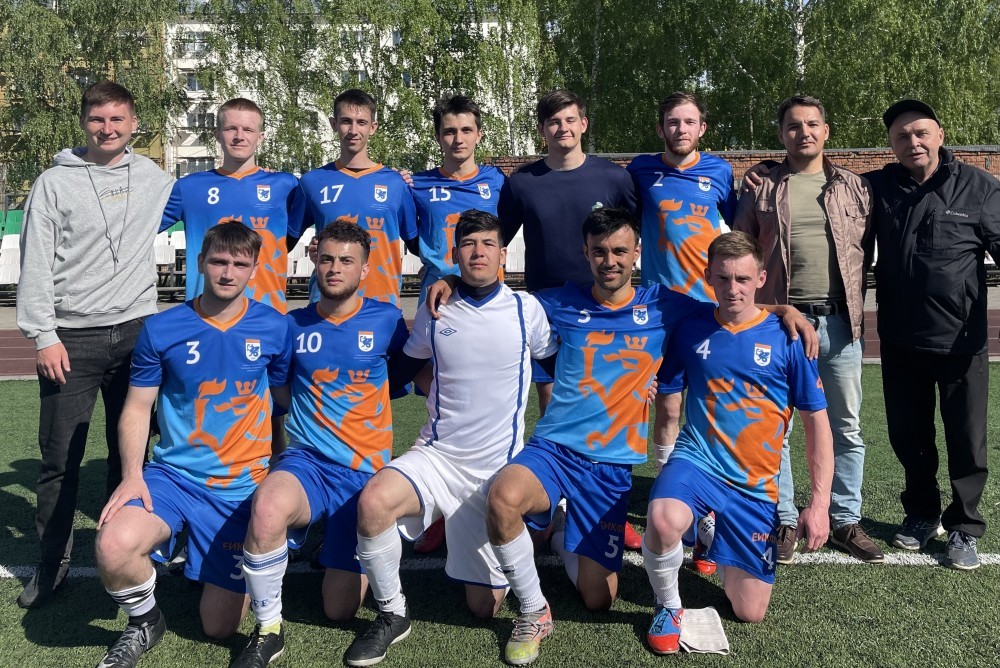 Футбольная команда Елабужского института завоевала 2 место в Студенческой лиге РТ Футбольная команда Елабужского института завоевала 2 место в Студенческой лиге РТ