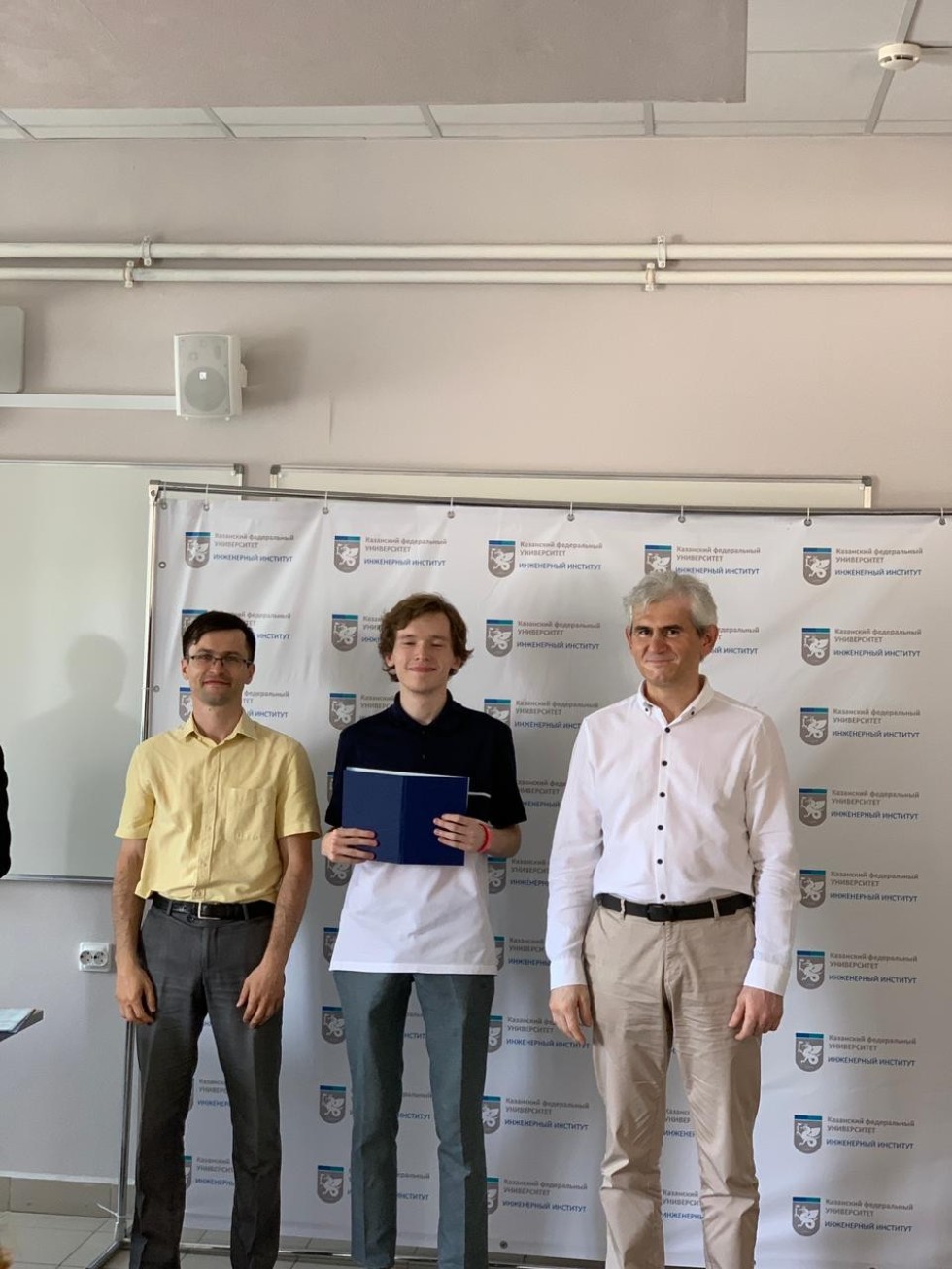 Торжественное вручение дипломов выпускникам Инженерного института Торжественное вручение дипломов выпускникам Инженерного института