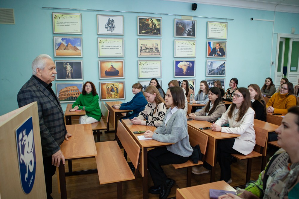 'Мы родились с тобой под одним созвездием' 'Мы родились с тобой под одним созвездием'