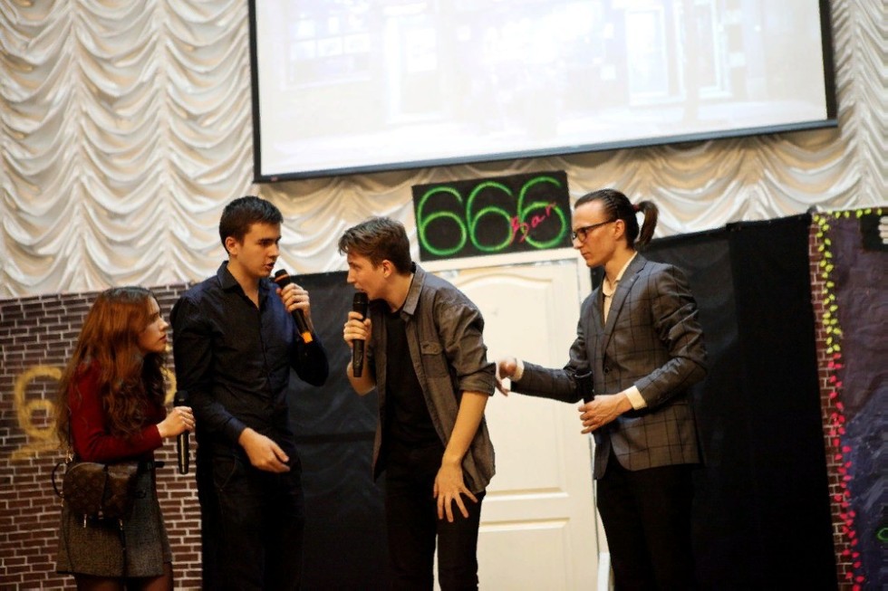 'Мы все здесь собрались, как на одной картине' 'Мы все здесь собрались, как на одной картине'