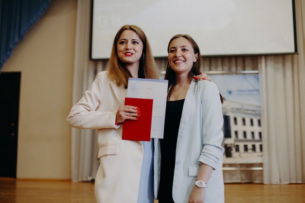 Состоялось торжественное вручение дипломов выпускникам бакалавриата по направлению Состоялось торжественное вручение дипломов выпускникам бакалавриата по направлению