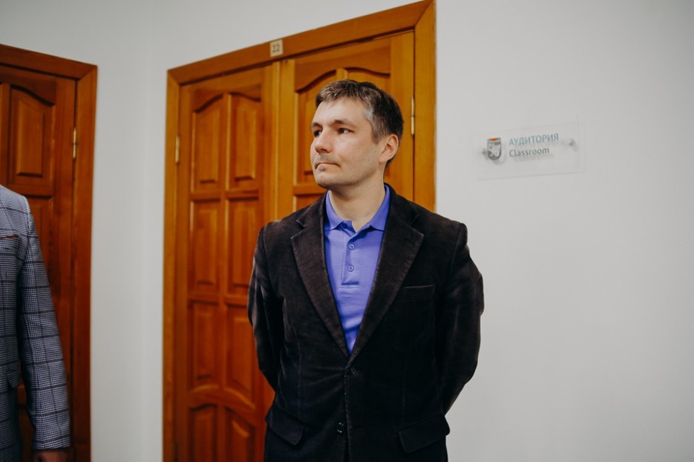 Выставка 'На поиск затонувших кораблей' открылась в КФУ в день 300-летия визита Петра I в Казань Выставка 'На поиск затонувших кораблей' открылась в КФУ в день 300-летия визита Петра I в Казань