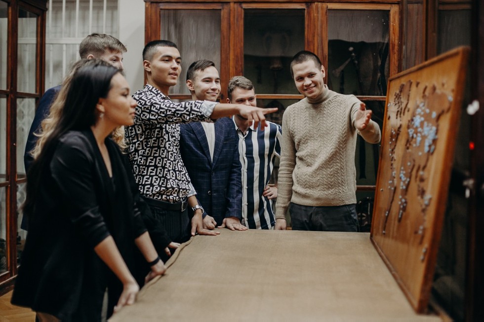 ��������