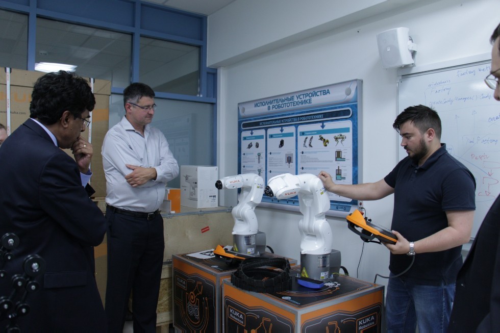 Лабораторию интеллектуальных робототехнических систем посетили представители YTCA America Inc. Лабораторию интеллектуальных робототехнических систем посетили представители YTCA America Inc.