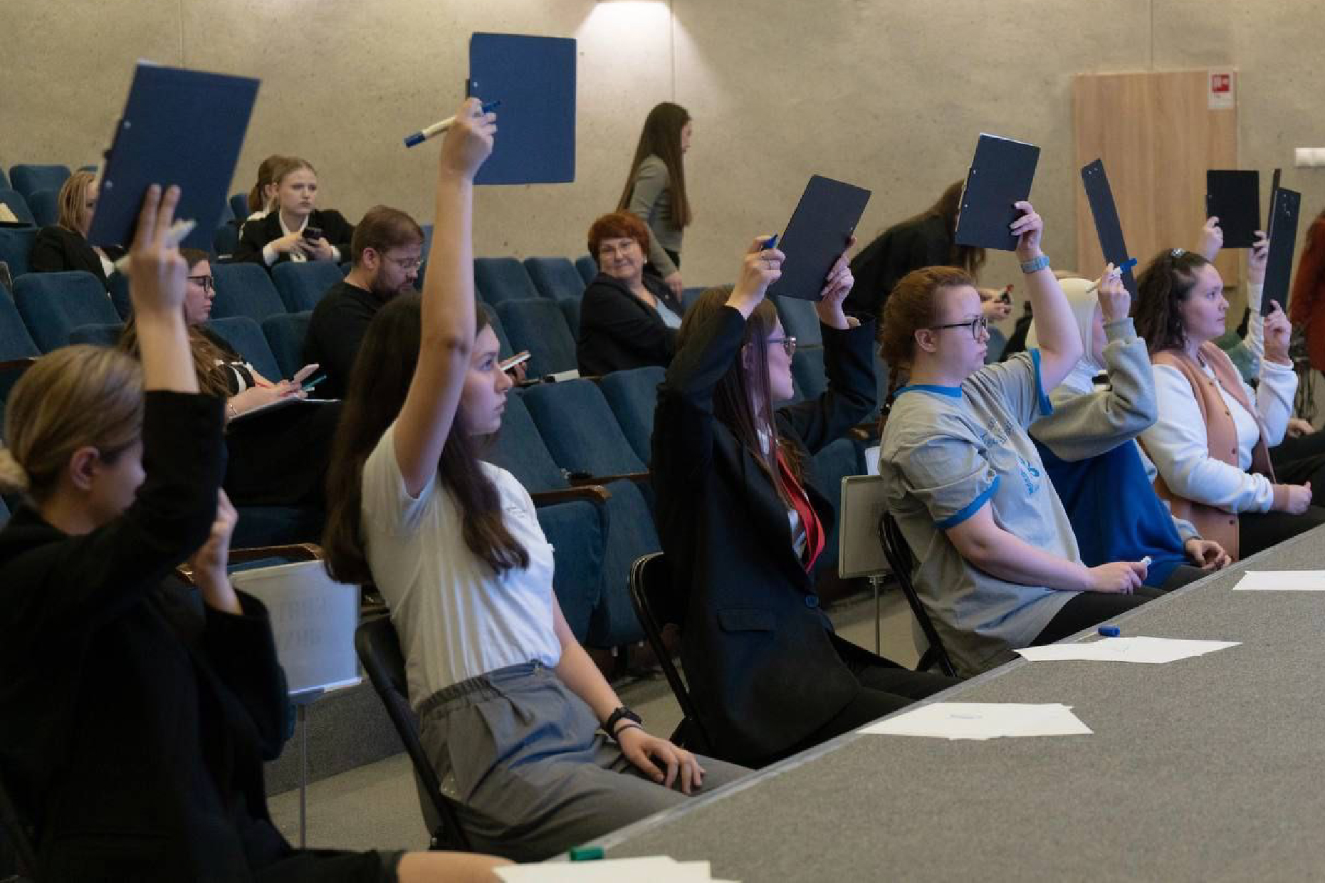 Студенты Елабужского института КФУ отличились на конкурсе 'Ты ? лидер' Студенты Елабужского института КФУ отличились на конкурсе 'Ты ? лидер'