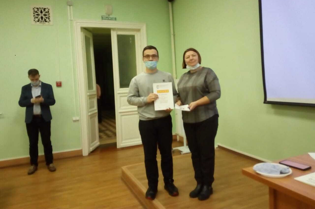 Студенты и преподаватели представили свой взгляд на решение актуальных экономических проблем Студенты и преподаватели представили свой взгляд на решение актуальных экономических проблем