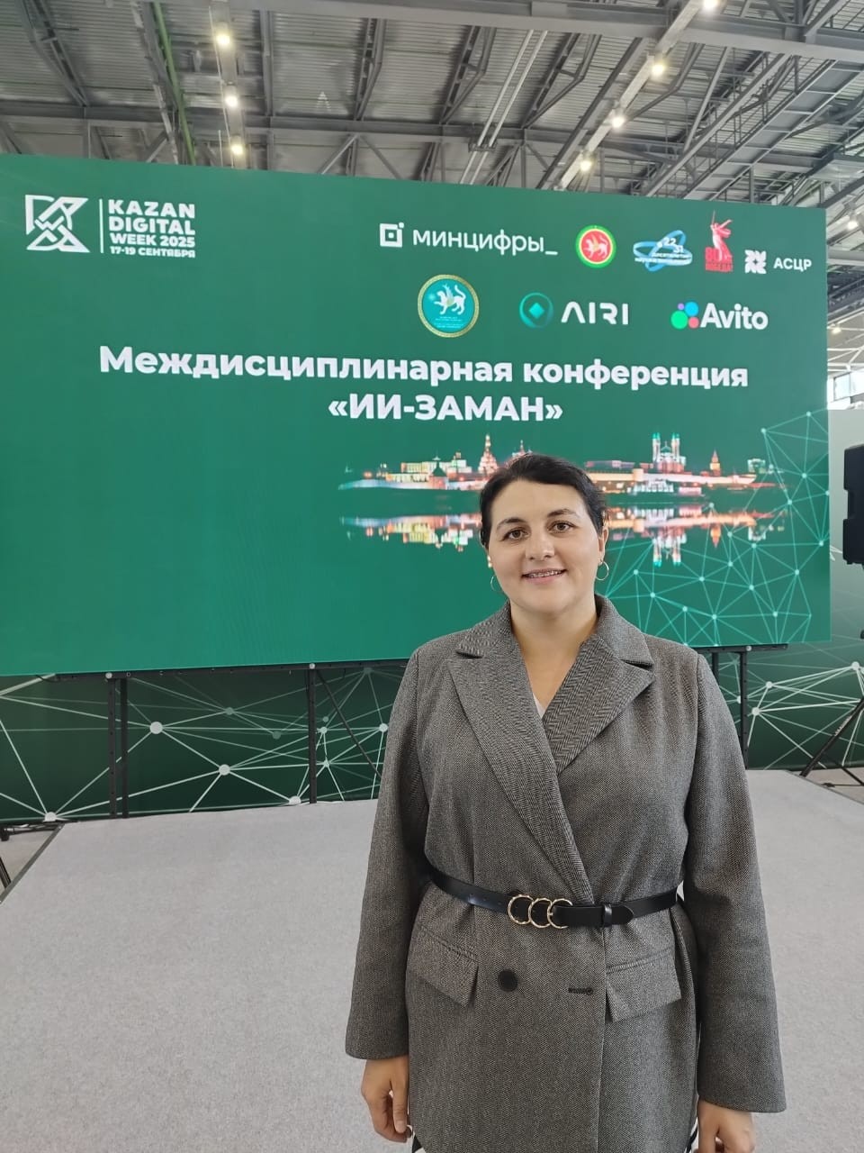 Ассистент КФУ представила исследование по взаимодействию психологии и искусственного интеллекта на Kazan Digital Week 2025 Ассистент КФУ представила исследование по взаимодействию психологии и искусственного интеллекта на Kazan Digital Week 2025