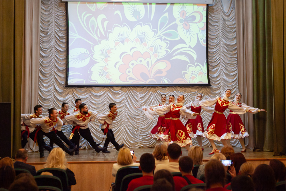 Многонациональная семья Елабужского института КФУ отметила День народного единства Многонациональная семья Елабужского института КФУ отметила День народного единства