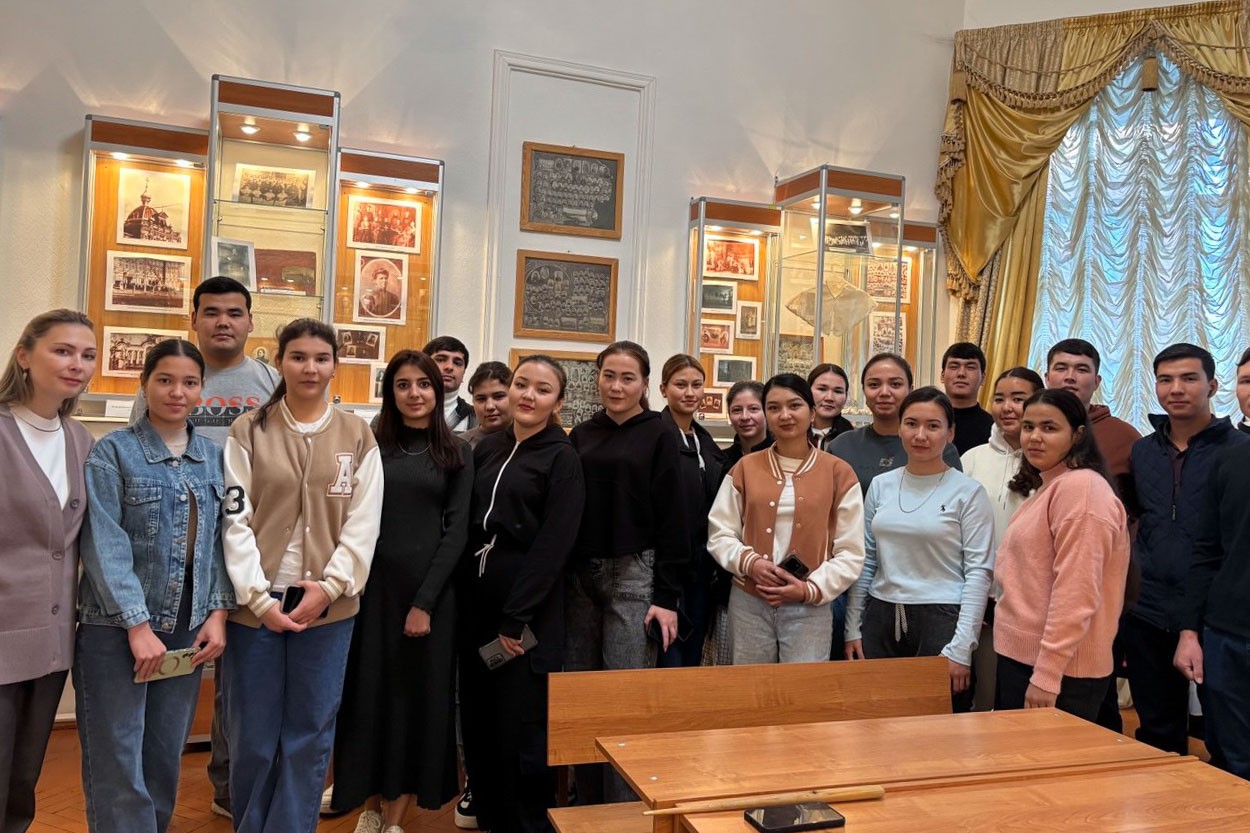 Студенты подготовительного факультета погрузились в историю института Студенты подготовительного факультета погрузились в историю института