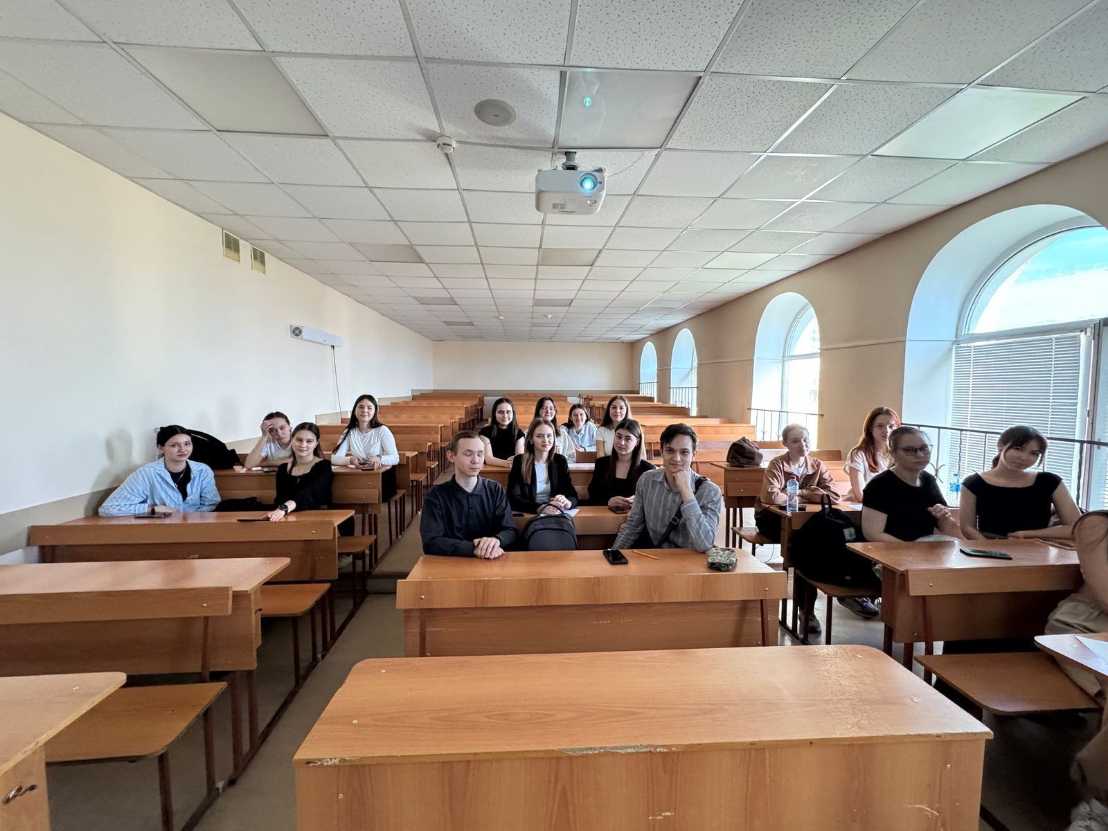 Преподаватели кафедры ЭБиНО Балабанова Ю.Н. и Салмина С.В. провели кураторские часы у студентов 1 курса направления Преподаватели кафедры ЭБиНО Балабанова Ю.Н. и Салмина С.В. провели кураторские часы у студентов 1 курса направления