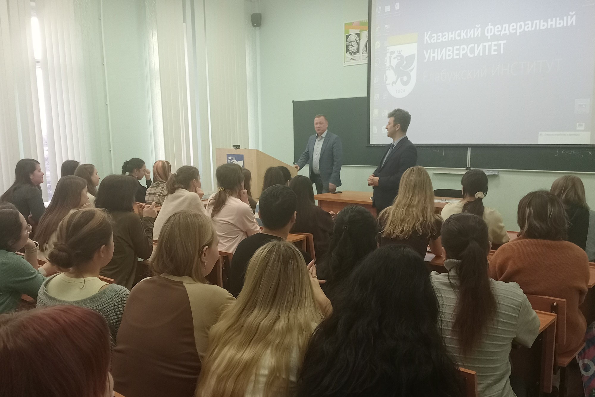 В Елабужском институте КФУ прошел деканский час 'МагистриУм' В Елабужском институте КФУ прошел деканский час 'МагистриУм'