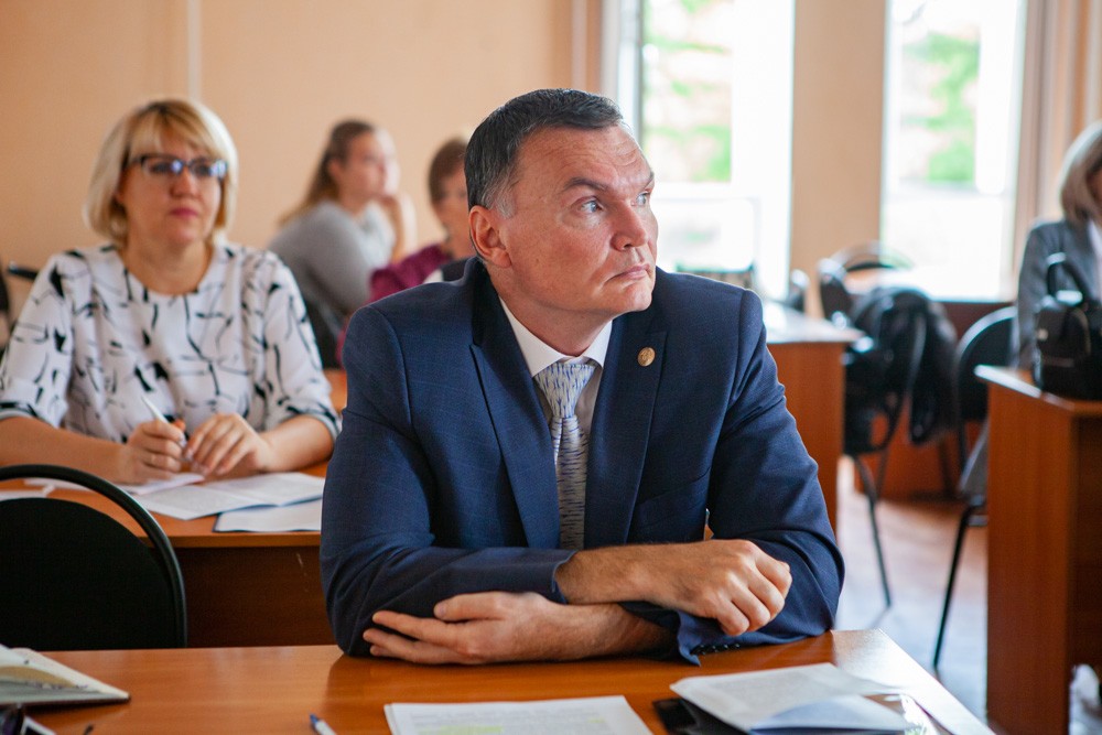 Махмутовские чтения продолжились работой секций Махмутовские чтения продолжились работой секций